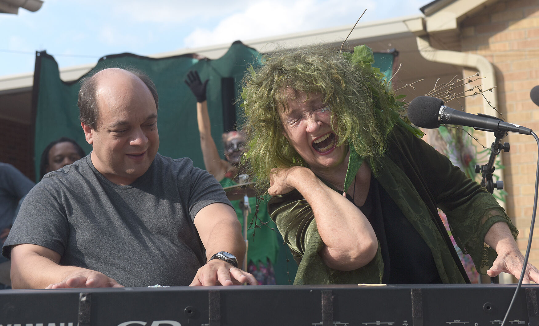 Michael Butterworth and Sutu Forté play on the piano together